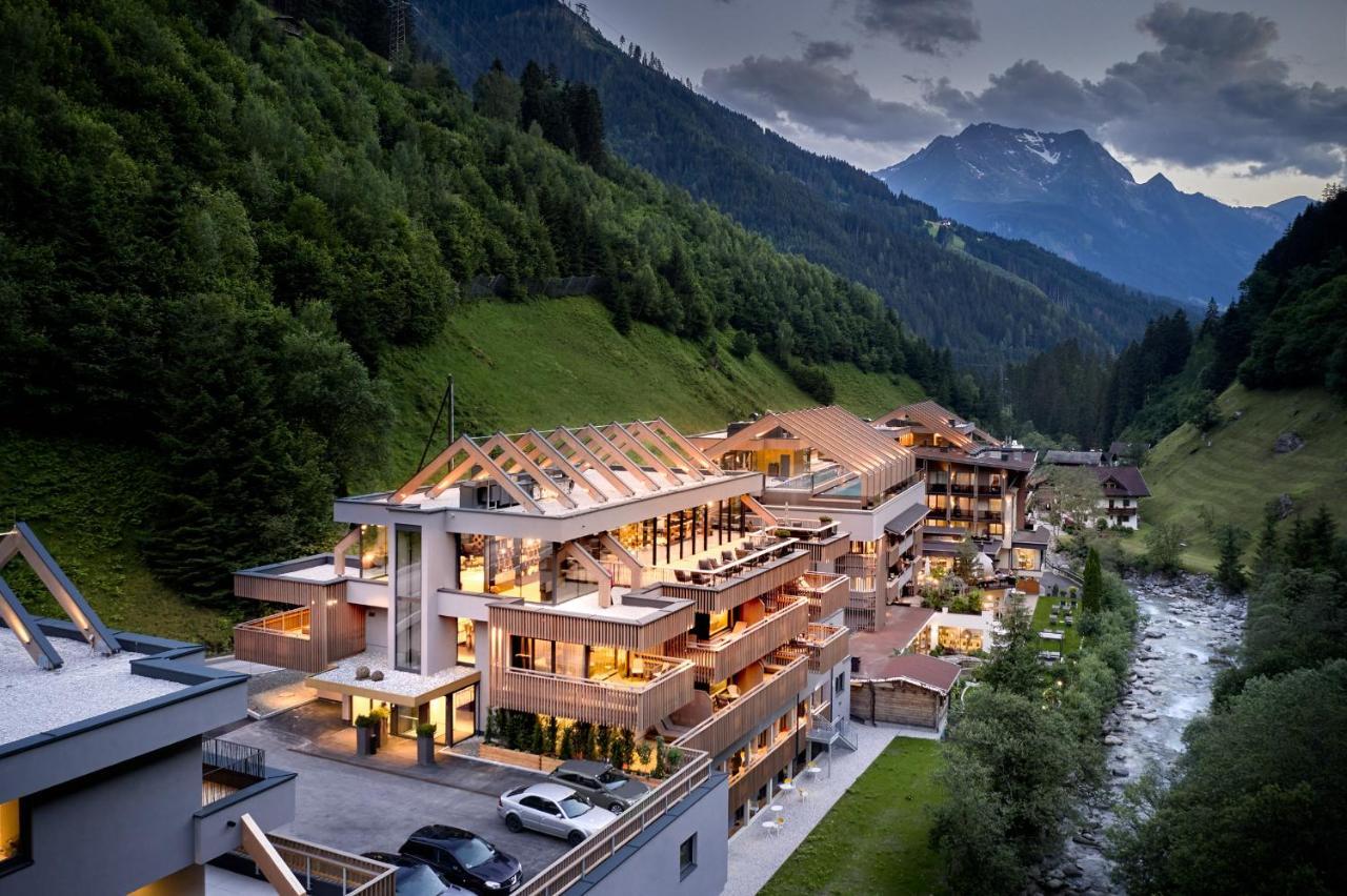 Zillergrundrock Luxury Mountain Resort Mayrhofen Exterior photo