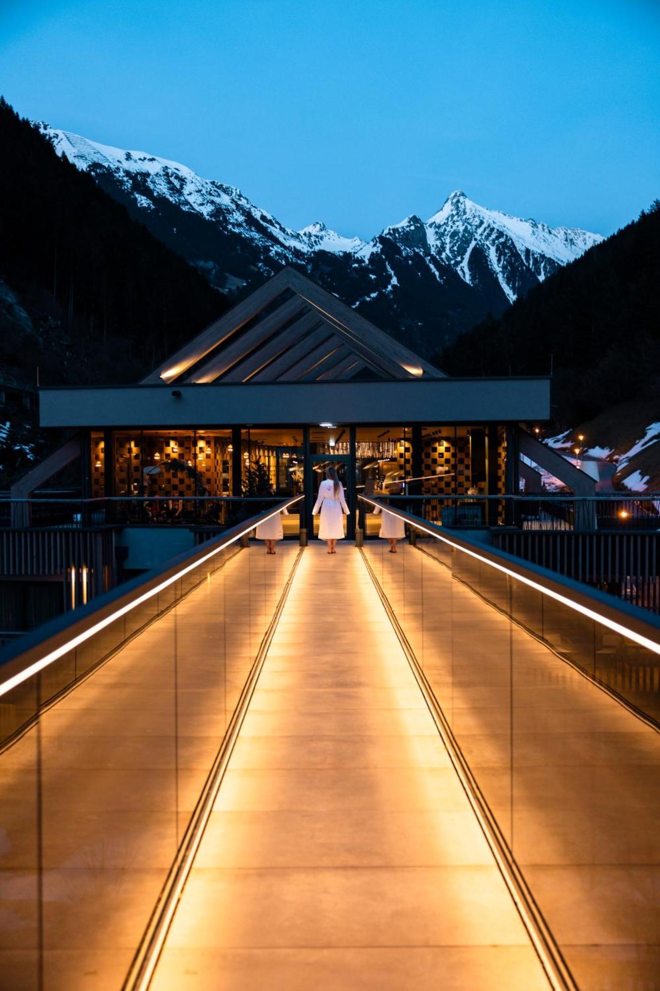 Zillergrundrock Luxury Mountain Resort Mayrhofen Exterior photo