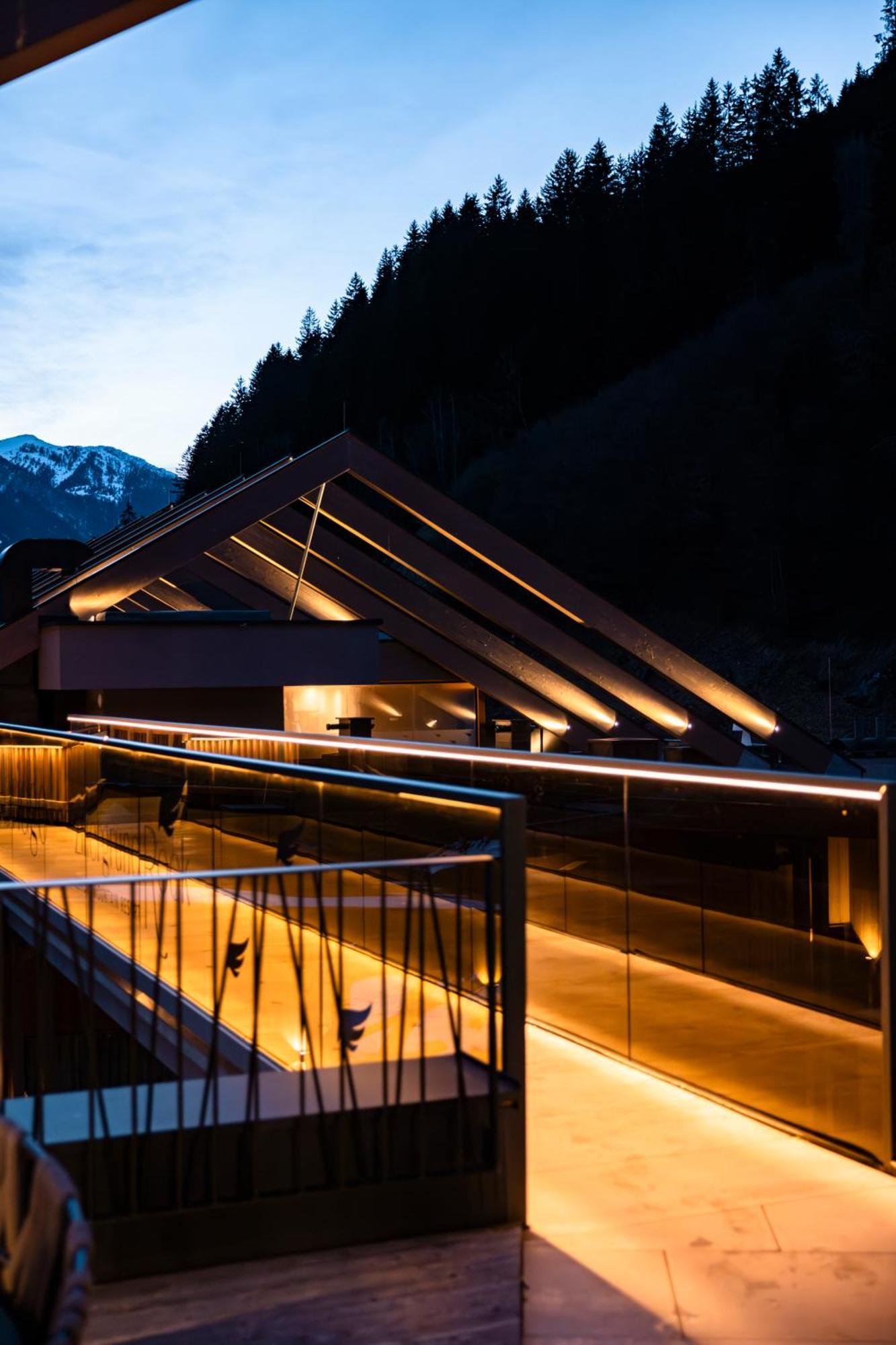 Zillergrundrock Luxury Mountain Resort Mayrhofen Exterior photo