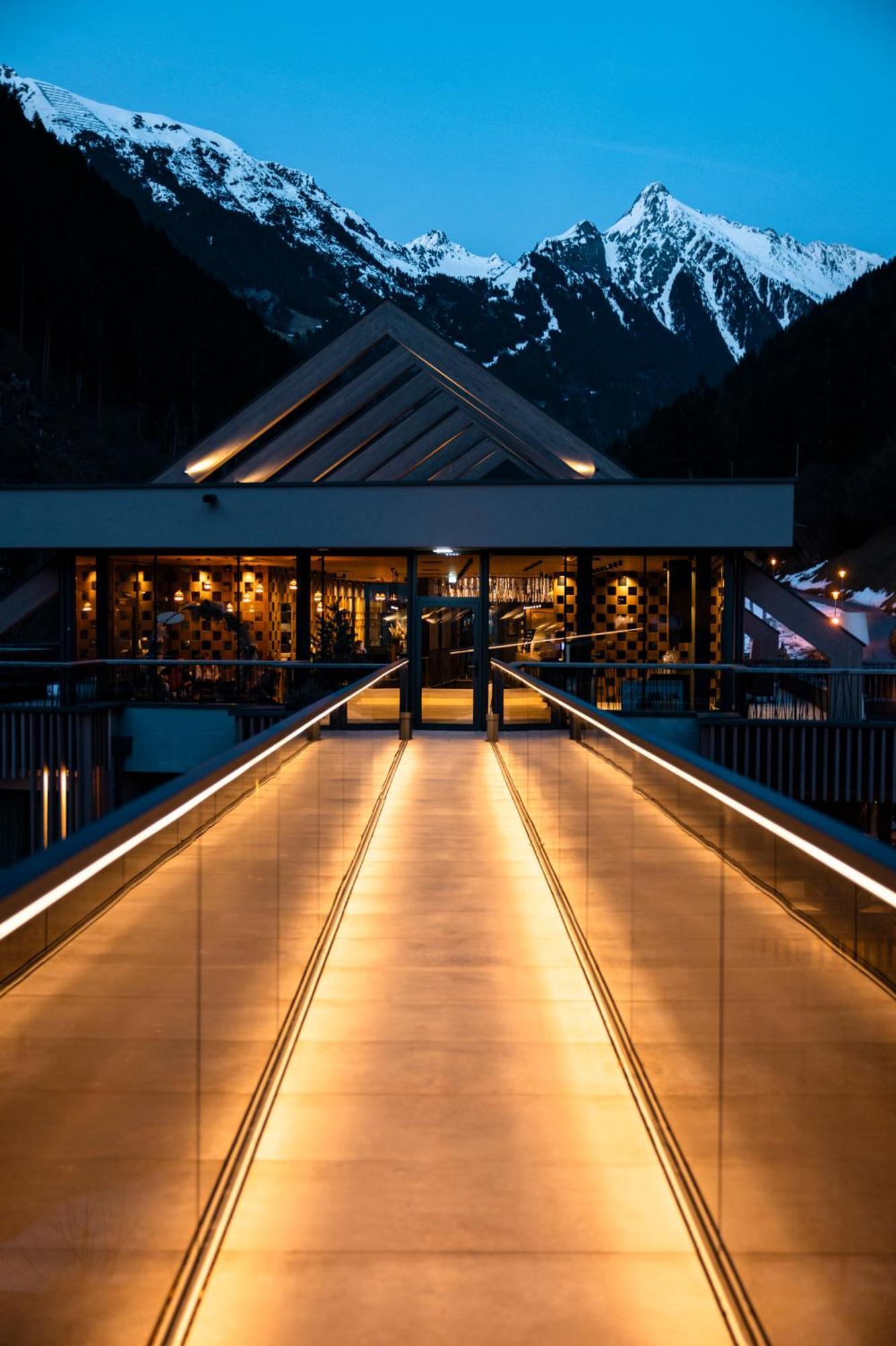 Zillergrundrock Luxury Mountain Resort Mayrhofen Exterior photo