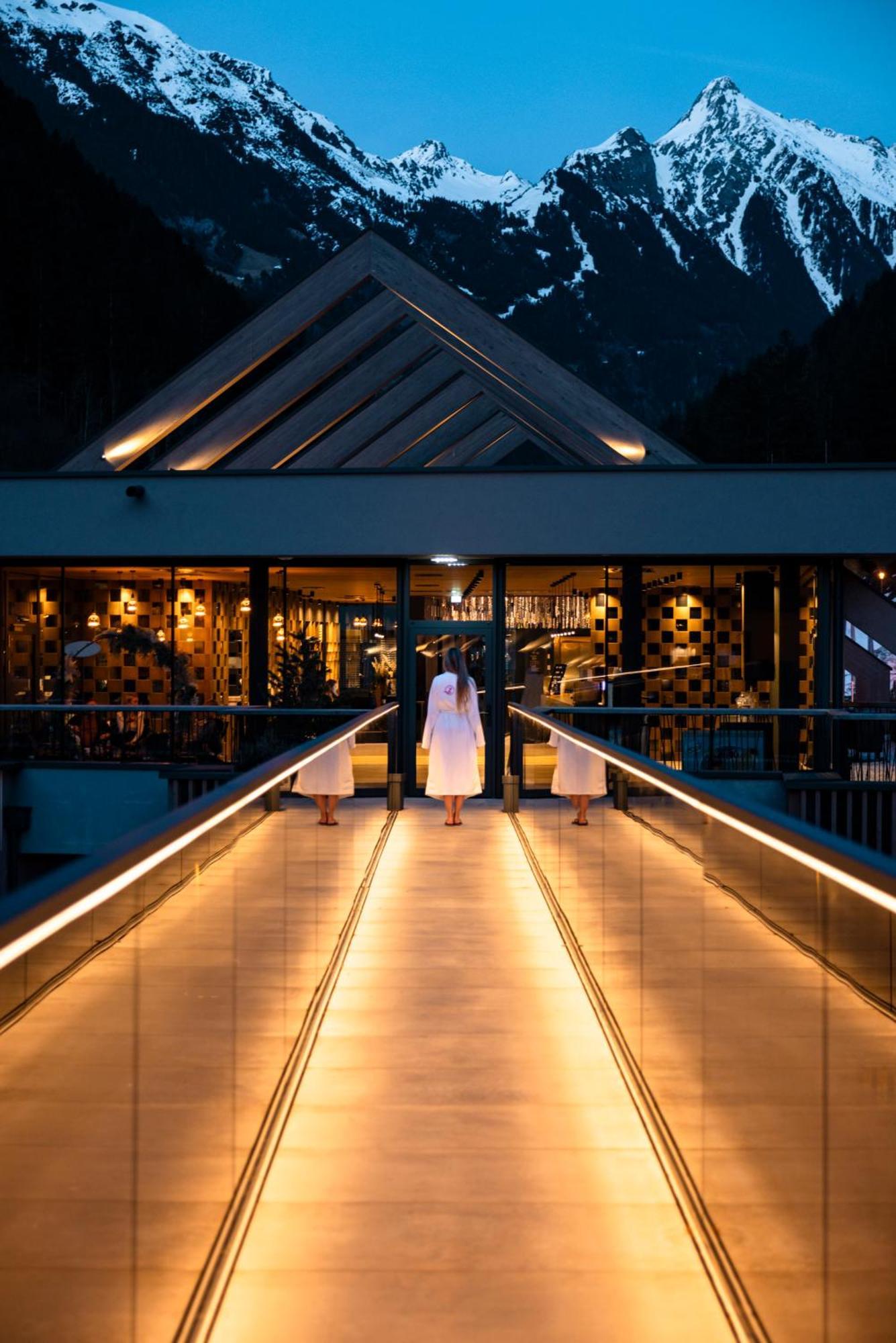 Zillergrundrock Luxury Mountain Resort Mayrhofen Exterior photo